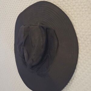 Outfly Black Brim hat